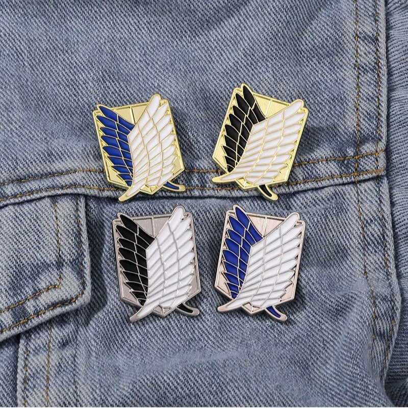 Attack on Titan peripheral anime badge attack on titan cartoon black and white Corps logo Wings of Freedom alloy brooch pin