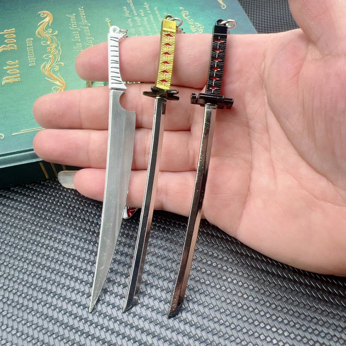 26cm Bleach Mini Tensa Zangetsu Sword Keychain for Fans Anime Peripherals Kurosaki Ichigo Metal Mask Pendant Keychain Gifts