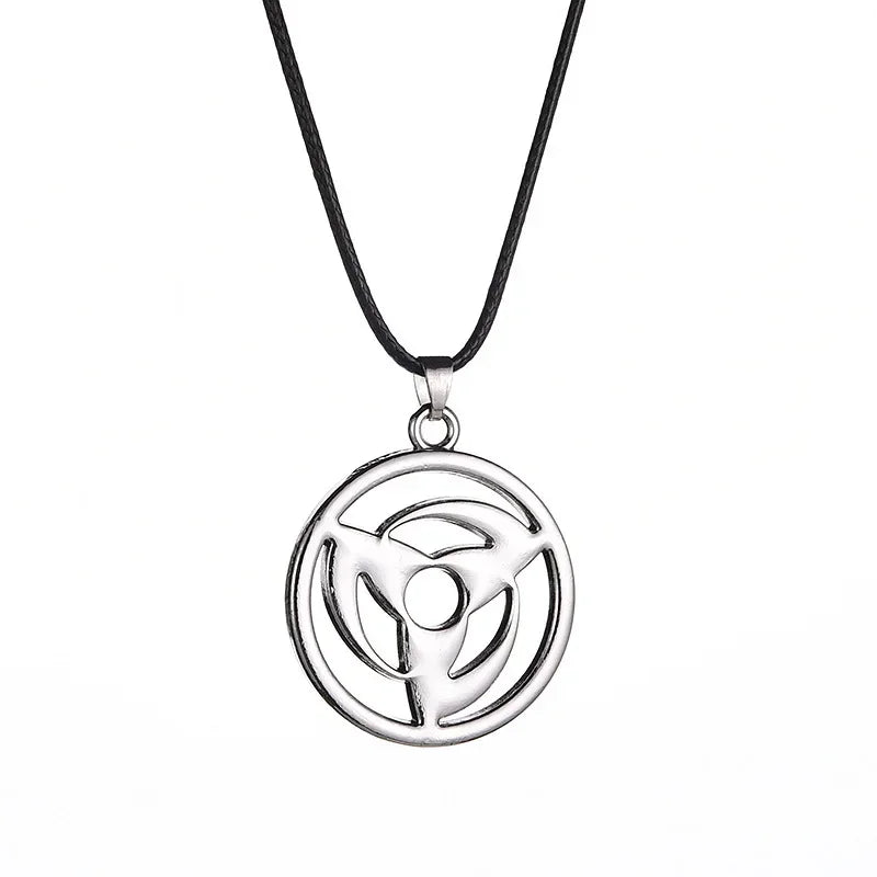 Hot Anime Konoha Necklace Akatsuki Red Cloud Pendant Uzumaki Anime Accessories Keychain Cosplay Akatsuki Itachi Cartoon Jewelry