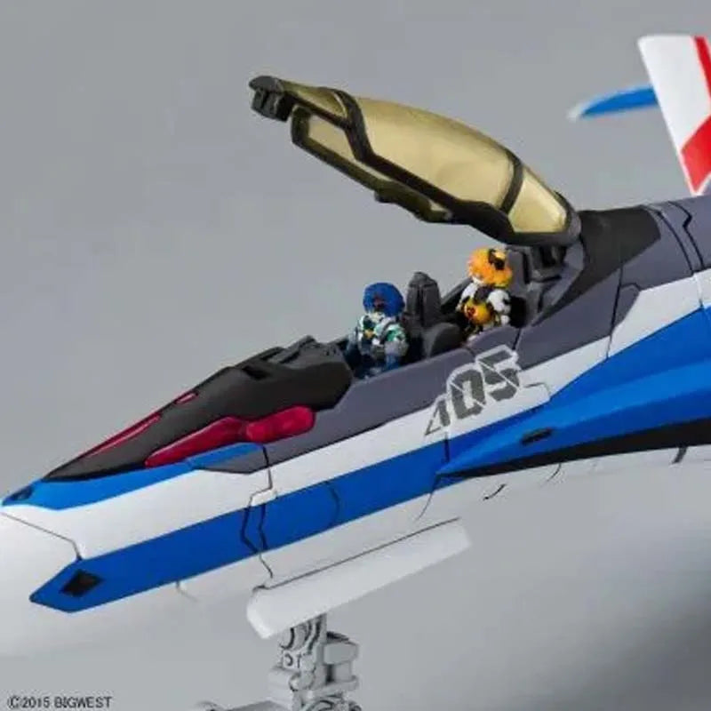 Bandai Original HG Macross Delta 1/100 Assembly Model VF-31J Siegfried Hayate Immelmann DX Set Anime Figure Christmas Gifts Toys