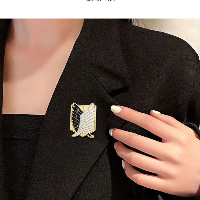 Attack on Titan peripheral anime badge attack on titan cartoon black and white Corps logo Wings of Freedom alloy brooch pin