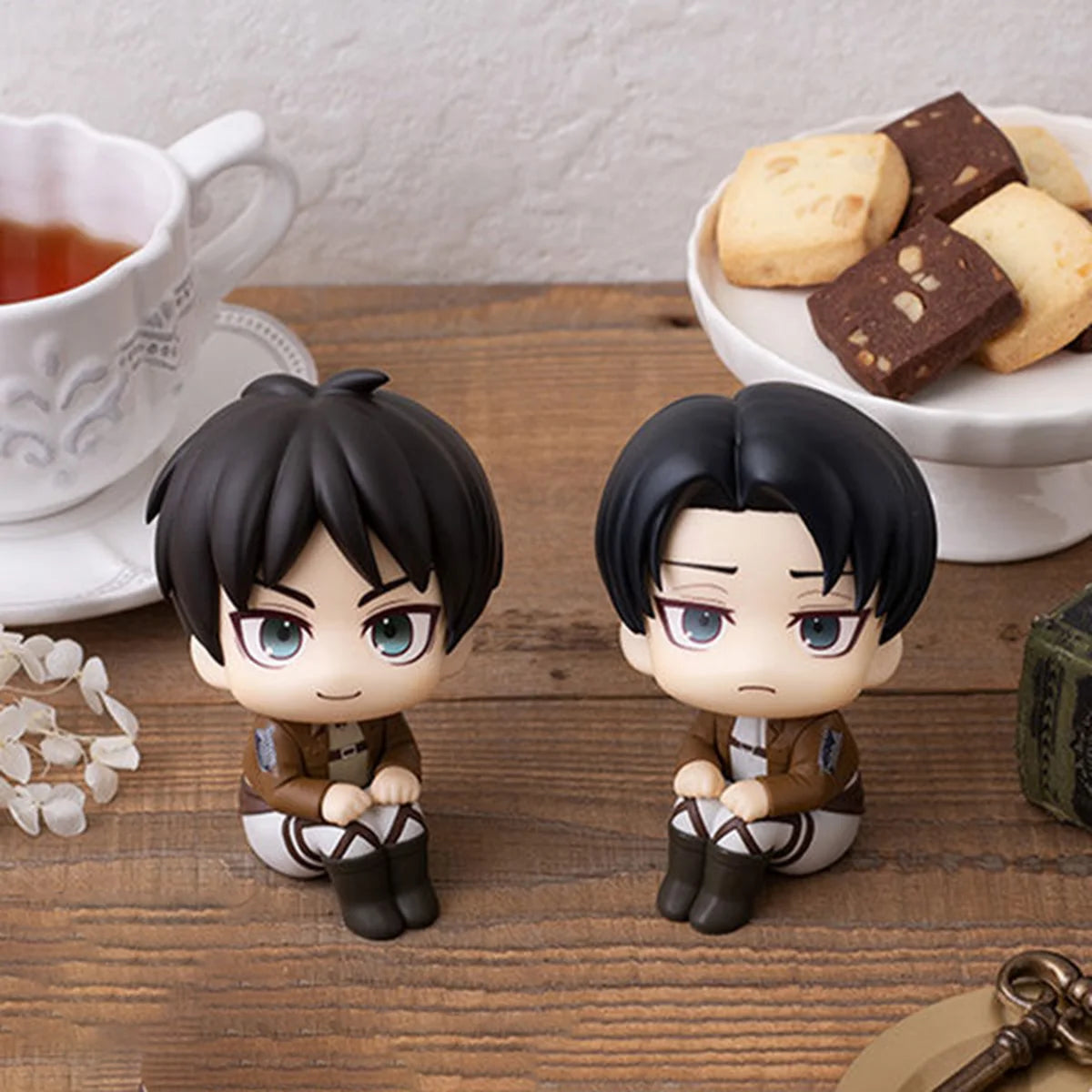 Attack on Titan Eren Jaeger Levi Ackerman Lookup Series Anime Action Figure Model Statue Desktop Ornament Collectible Small Gift Halloween Christmas Valentine's Day Gift Decoration
