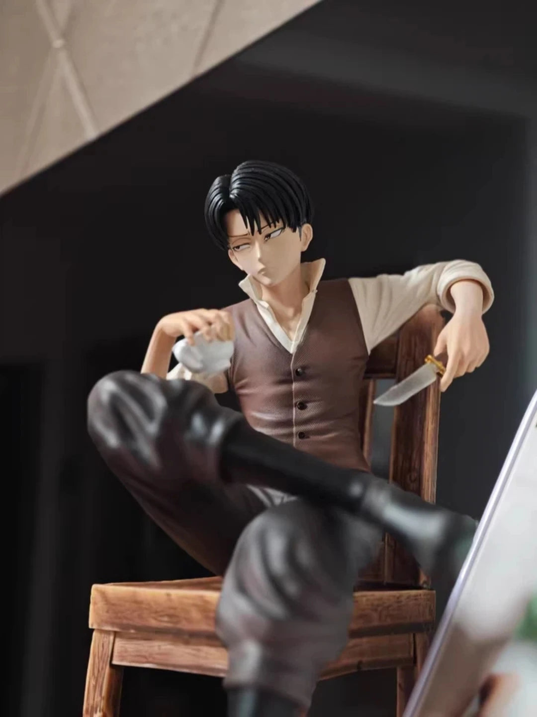Attack On Titan Levi Ackerman Sitting Pose GK Figure Anime Statue Desktop Decoration Collectible Model For Anime Fans And Otaku